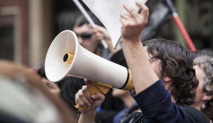 Moins de 2 000 personnes contre la réforme du Code du travail