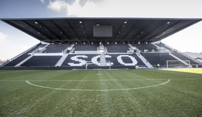 La nouvelle tribune Colombier ouvre au stade Raymond-Kopa