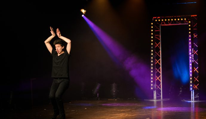 Jérémy James présente son one man show au théâtre Le Bouffon Bleu du 10 au 12 janvier