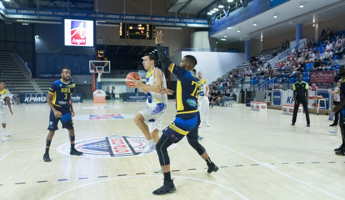 Basket : l’Etoile Angers Basket s’impose facilement face à Besançon