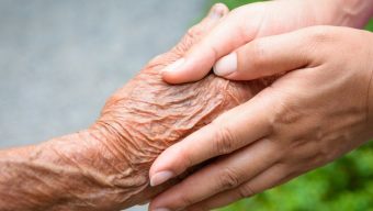 Le CHU d’Angers propose une formation gratuite destinée aux aidants