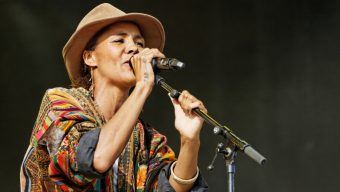 La chanteuse Ayo à la 16e édition des Traver’Cé Musicales des Ponts-de-Cé