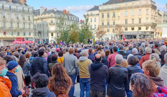 Un millier d’angevins ont rendu hommage à Samuel Paty