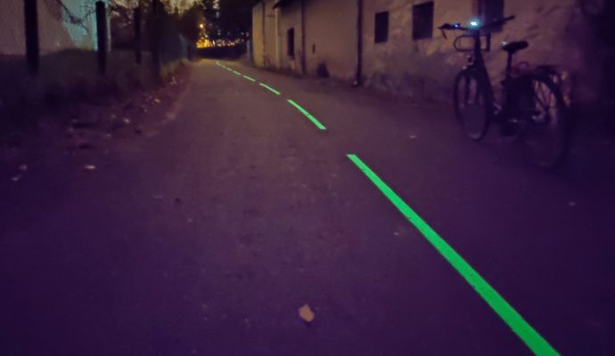 La ville d’Angers expérimente la piste cyclable luminescente