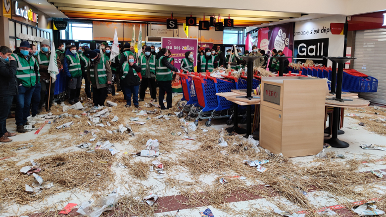 Agriculteurs Carrefour Saint-Serge intérieur