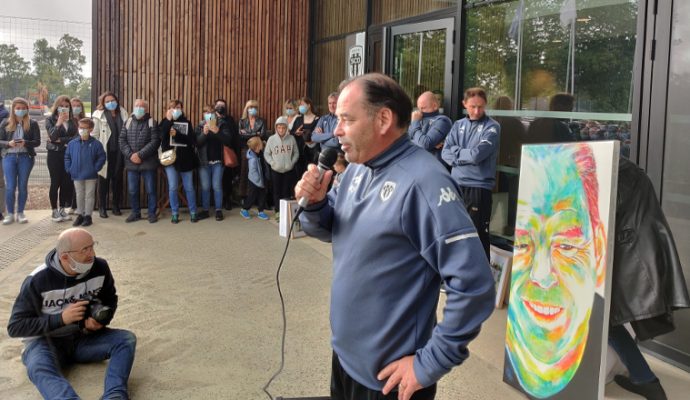 Le vibrant hommage des supporters angevins à Stéphane Moulin, l’entraîneur d’Angers SCO