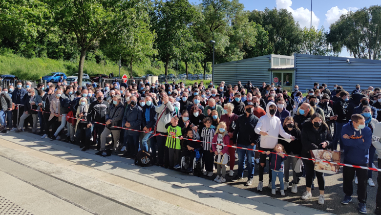 Supporters centre d'entraînement