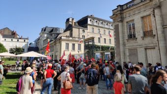 Covid-19 : 180 personnes rassemblées devant la préfecture pour dire non au « pass-licenciement »