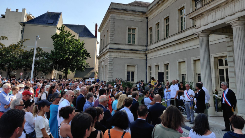 Minute de silence - Parvis hôtel de ville - Mairie