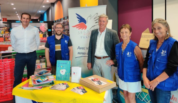 Le Secours populaire de Maine-et-Loire distribue des fournitures scolaires aux enfants en situation de précarité