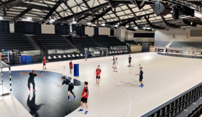 Au Haras, la patinoire a laissé place au handball