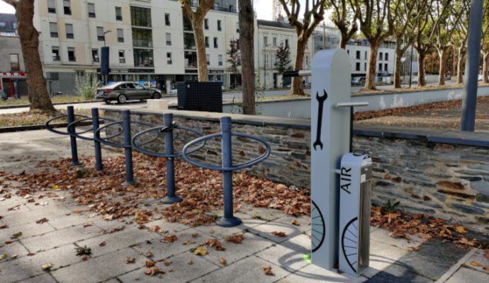 Des bornes pour réparer son vélo ou gonfler ses pneus installées à travers la ville