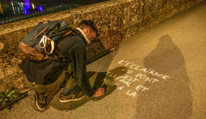 Pollution lumineuse : un collectif pointe du doigt les panneaux publicitaires