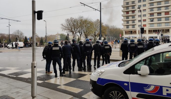 Manifestation contre les retraites : le syndicat Solidaires dénonce des violences de la part des forces de l’ordre à Angers