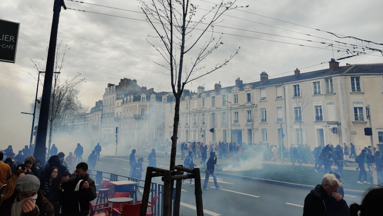 Manif retraites gaz lacrymo