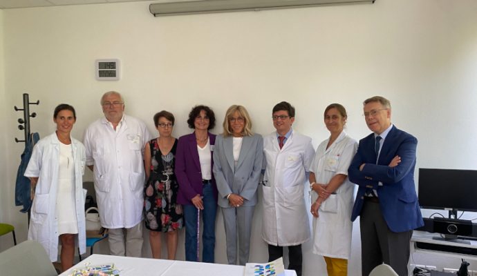 Brigitte Macron en visite au CHU d’Angers