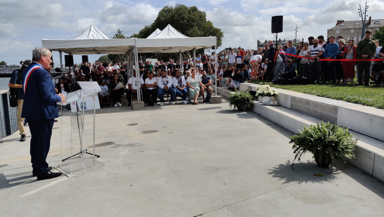 Hommage victimes esplanade Cœur de Maine