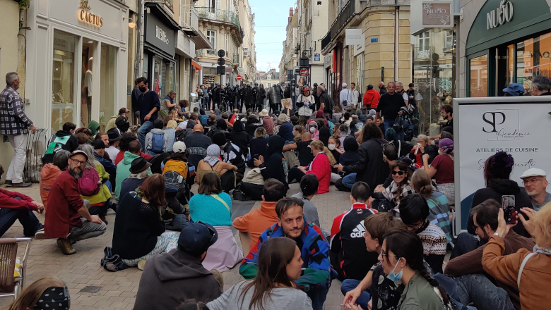 Cortège assis manif violences policières