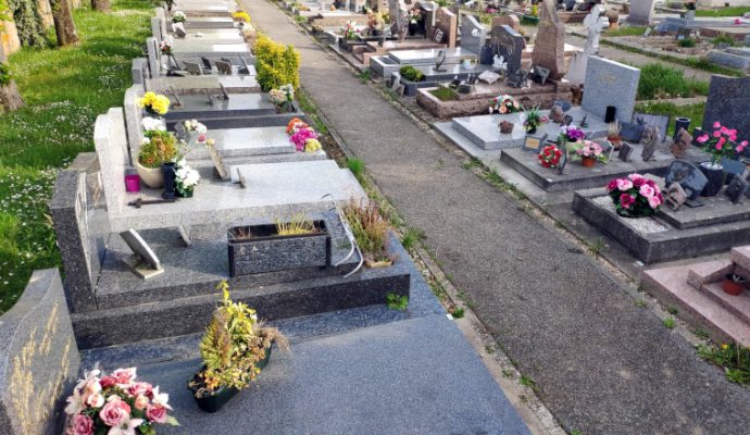 Dans changements dans les cimetières pour la fête de la Toussaint