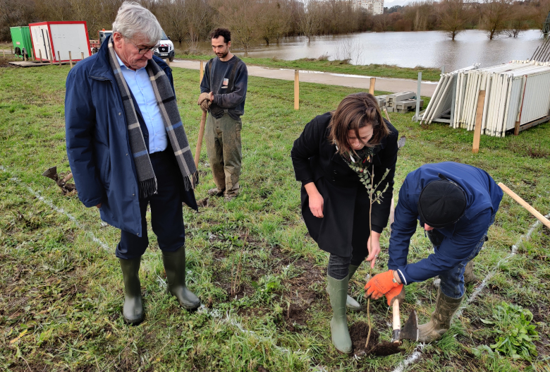 Plantation forêt urbaine Balzac élus