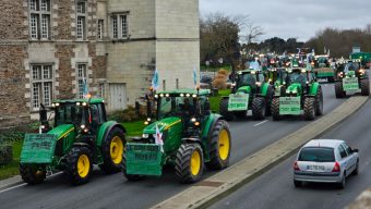 À Angers, plus de 200 tracteurs réunis pour une « opération escargot » d’envergure