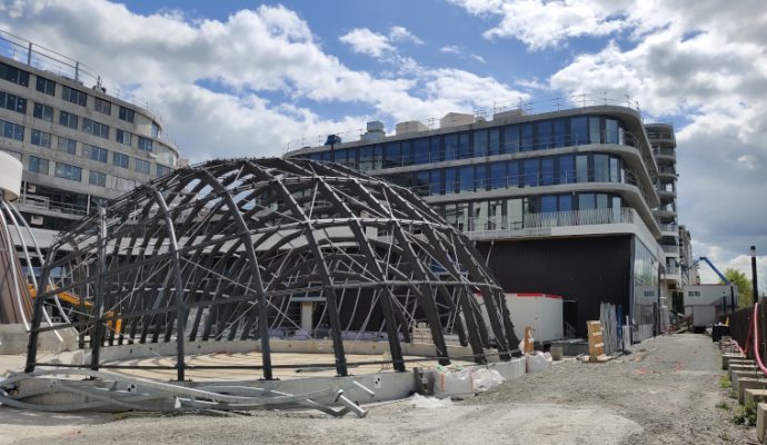 La serre méditerranéenne prend forme dans le quartier Saint-Serge