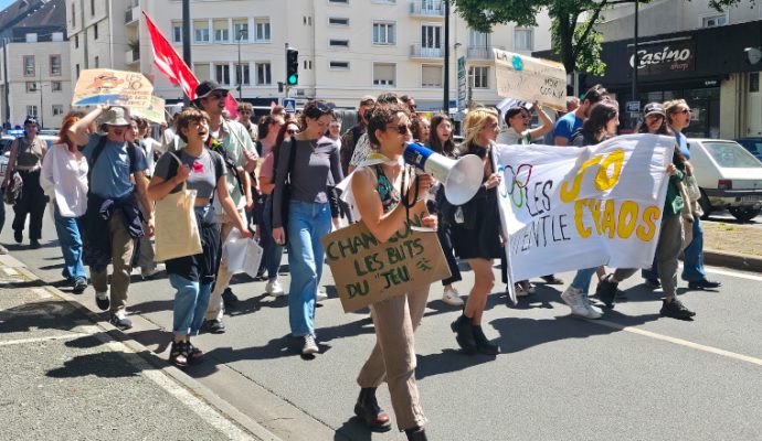 Une quarantaine de jeunes ont manifesté à Angers contre les Jeux olympiques