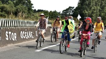 Les Soulèvements de la terre d’Angers et la Confédération paysanne du Maine-et-Loire ont manifesté contre l’extension de la zone d’activités Océane