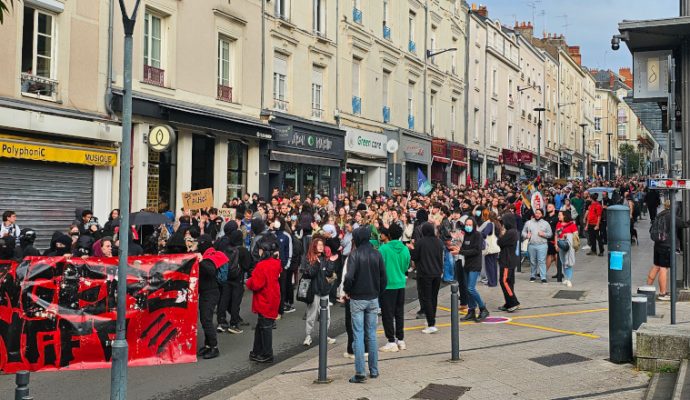 La manifestation contre l’extrême droite a rassemblé près de 500 personnes