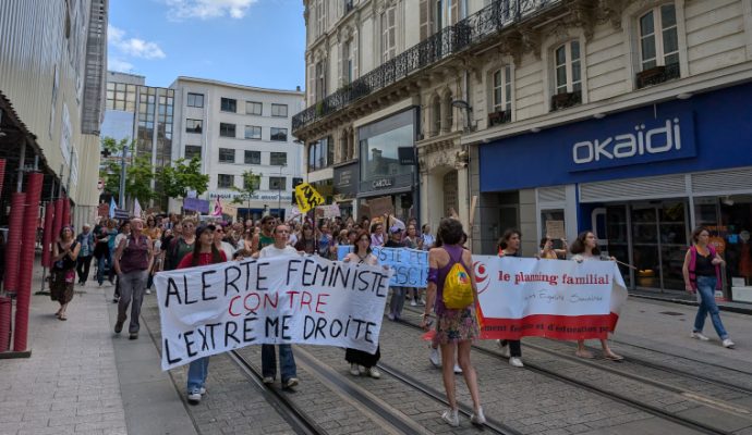 Une marche féministe contre l’extrême droite rassemble entre 700 et 800 personnes à Angers