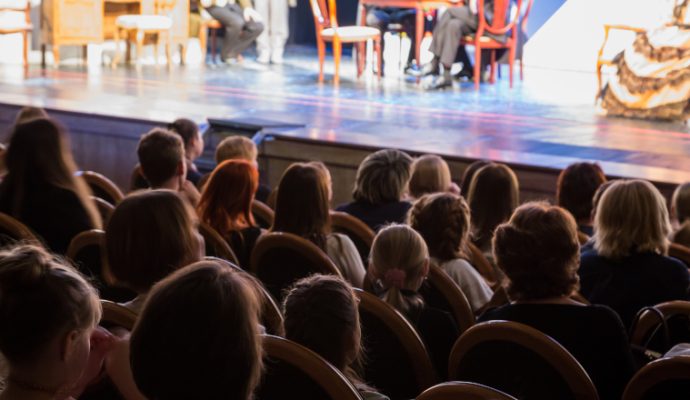 Un stage de théâtre gratuit pour les jeunes aidants proposé cet été