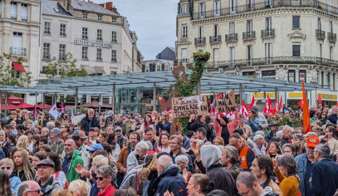 Près de 3 000 personnes ont marché à Angers contre l’extrême droite