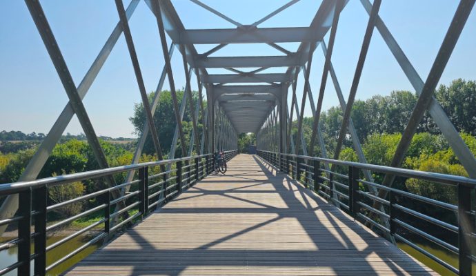 Piétons et cyclistes peuvent à nouveau emprunter le pont de Pruniers