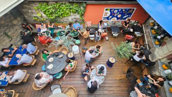 Le bar-restaurant La Cour a rouvert ses portes après deux mois de travaux