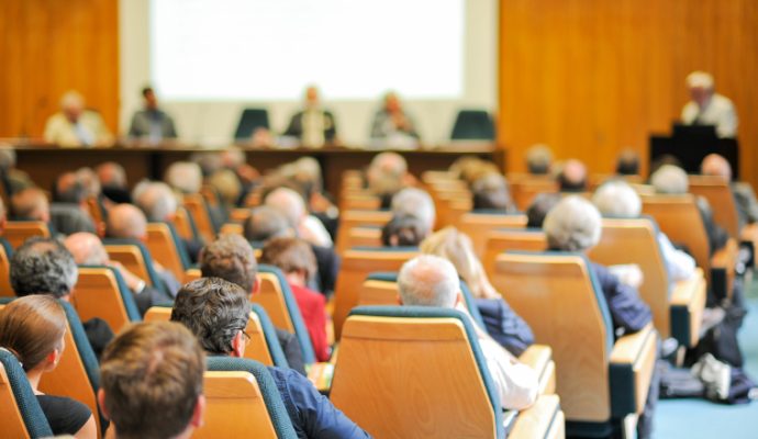 Citoyens et députés invités à débattre de la transition écologique