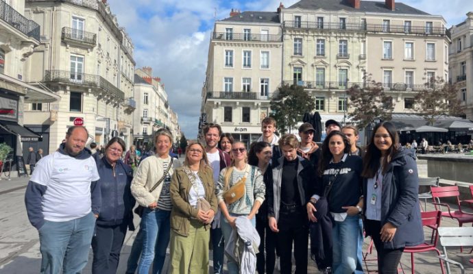 À Angers, trois jeunes cuisiniers transforment leur métier en engagement solidaire