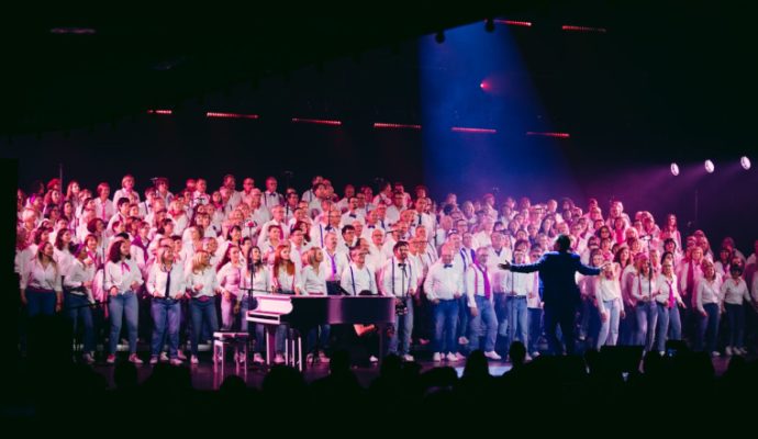 Une semaine chantante autour du répertoire de Michel Sardou va rassembler 1 000 choristes à Angers