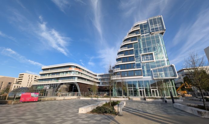 Restaurant, salle de sport, logements et bureaux : l’immeuble Métamorphose prend vie dans le quartier Saint-Serge