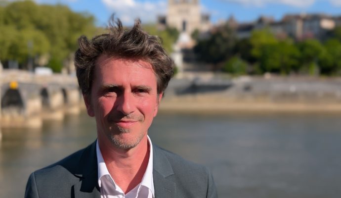 Élections municipales : Romain Laveau désigné vainqueur de la primaire de la gauche