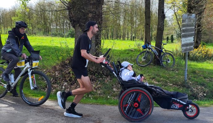 Un duo uni par le sport au-delà du handicap