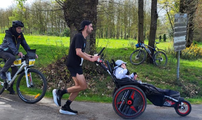 Un duo uni par le sport au-delà du handicap