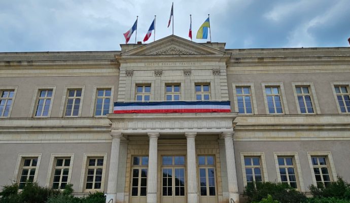 Angers « ville antifasciste » : un vote qui fait débat au conseil municipal