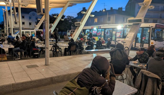 À Angers, le RestoBus vient en aide aux plus démunis