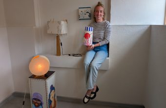 Cette angevine crée des abat-jour singuliers sur-mesure