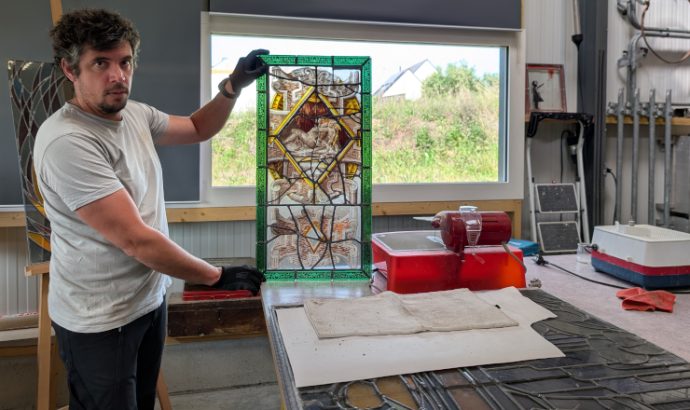Sur les bords de Loire, un artisan fait rayonner l’art du vitrail