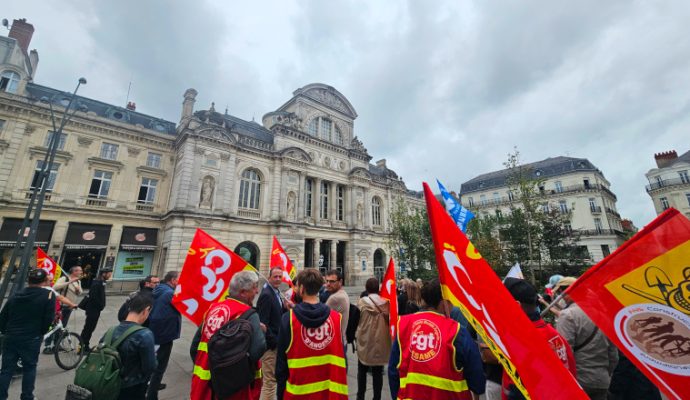 Entre réforme des retraites et plan d’économies du CHU d’Angers, une centaine de manifestants mobilisés
