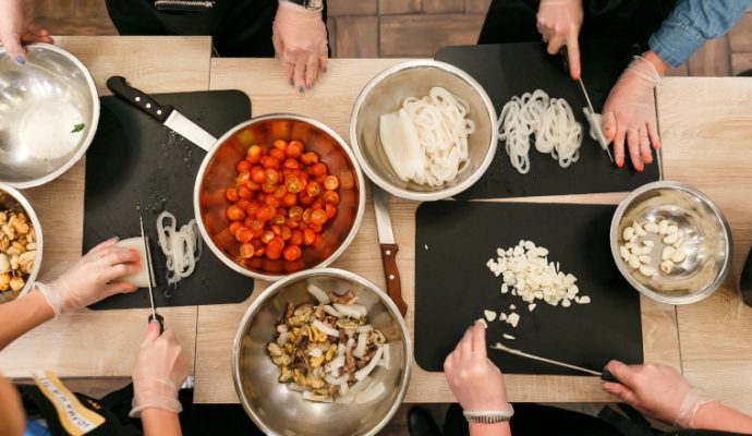Cet été, Radio Campus Angers propose des ateliers parents-ados pour cuisiner et échanger