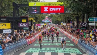 Le Tour de France femmes fait un passage remarqué à Angers