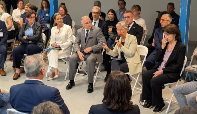 Élisabeth Borne à la rencontre des enseignants d’un collège angevin