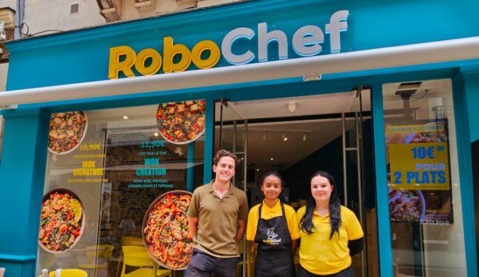 À Angers, un restaurant de wok piloté par des robots a ouvert ses portes